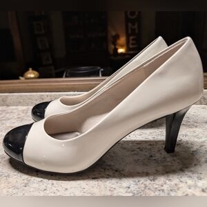 Chic Comfort Plus By Predictions Two-Tone Women's Pumps